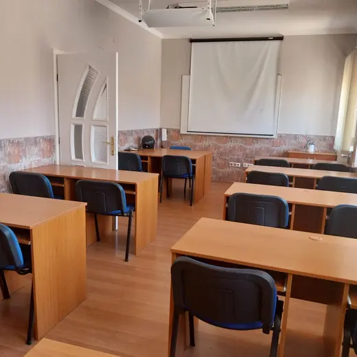 Classroom at the Hajdúböszörmény office with projector screen