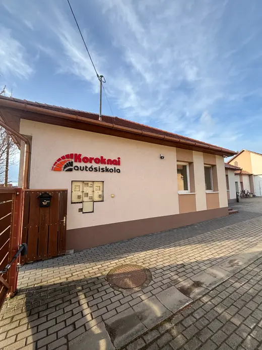 Street frontage of the Balmazújváros office with the Koroknai sign
